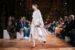 Stella-McCartney-RTW-FW20-Paris-0381-1583145025.thumb.jpg.6d0e4d330e6fa287414aa9e26cba30e2.jpg