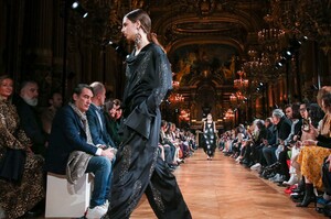 Stella-McCartney-RTW-FW20-Paris-0849-1583145455.thumb.jpg.1713b0bea28d8e4d8cf6981acb60836d.jpg