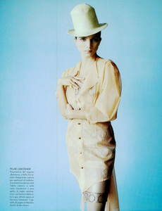 Testino_Vogue_Italia_April_1987_02_05.thumb.png.2e7786058d619449bfa61297884fcee6.png