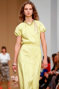 Tods-RTW-SS20-Milan-5879-1568973410.thumb.jpg.65b25fb028aa2f99fd8f7ccaff796979.jpg