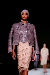 Tom-Ford-RTW-SS19-NY-1951-1536179122.thumb.jpg.2a2fc8ae5293c373900e98ea6e9cbf84.jpg