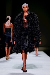Tom-Ford-RTW-SS19-NY-2129-1536179558.thumb.jpg.85c9852985db63c63937c4865a6d6417.jpg