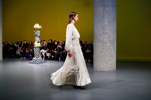 Tory-Burch-RTW-FW20-New-York-16541-1581265289.thumb.jpg.692d53c343f27e56a77491f2a9a81392.jpg