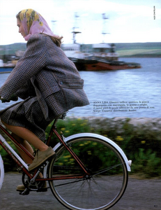 Tweed_Chatelain_Vogue_Italia_September_1987_01_02.thumb.png.8552e1024bd1833a6dcfa2aa6ad72028.png