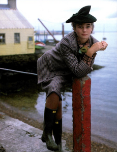 Tweed_Chatelain_Vogue_Italia_September_1987_01_05.thumb.png.4cd8ac5b4f897135c5cb003680b0cb3d.png