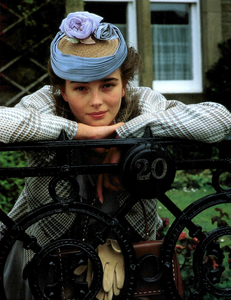 Tweed_Chatelain_Vogue_Italia_September_1987_01_15.thumb.png.5b3fdce2d5e6b668c6072520c9a9cff7.png