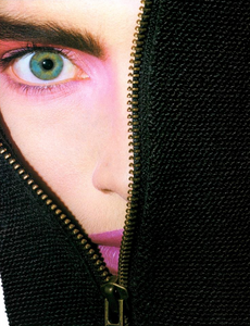 Tyen_Vogue_Italia_February_1988_01_06.thumb.png.1fc4bbcb84b622894eed1160e769e0c1.png