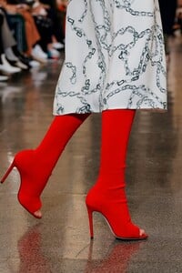 Victoria-Beckham-RTW-FW19-London-1384-1550398873.thumb.jpg.c68bf3b3060d0b15712af755b103688a.jpg