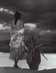 Watson_Vogue_Italia_April_1987_02_02.thumb.png.bf93f566f6ce3f0bbb61e9582d61197d.png