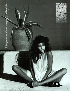 Watson_Vogue_Italia_April_1987_02_10.thumb.png.771e31619f0c89bbdc3054a9695db068.png