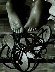 Watson_Vogue_Italia_April_1987_02_14.thumb.png.9c42bbde0f7172fd31bedd289cb64e64.png