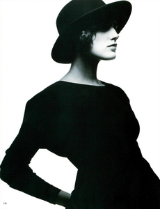 Watson_Vogue_Italia_February_1988_01_15.thumb.png.128e74b22770e0df54a0202be15c4b40.png