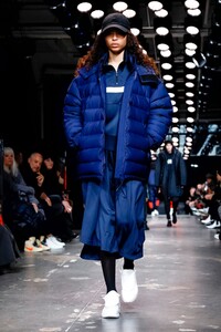 Y-3-Men-Women-FW19-Paris-5935-1547996291.thumb.jpg.c120783b467d6773d79920f7e84d6bf4.jpg