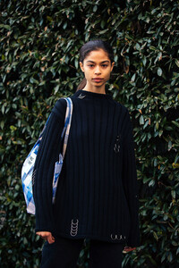 Zoe-Thaets-MJJ_0848.thumb.jpg.b2782b10e68968296986e41f725add85.jpg