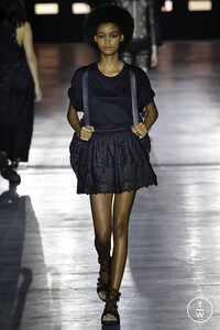 alberta-ferretti-ss19-0050-913e6d.thumb.jpg.b3cab88cbb1e573e04246f3c465bfe78.jpg