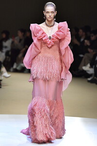 alexander-mc-queen-aw18-0041-70231a.thumb.jpg.b94b0ab71c4a55746e54572e42ab1e47.jpg
