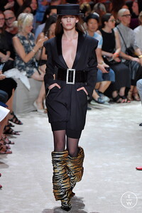 alexandre-vauthier-caw18-0006-3c7f0f.thumb.jpg.8ac9a02b96e441d35070107383fc13af.jpg