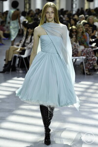 alexandre-vauthier-caw19-0027-edc4f3.thumb.jpg.044c2683d53e75ce52808b4f2309d589.jpg