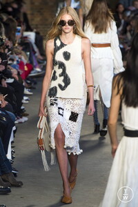 altuzarra-ss18-0020-798f31.thumb.jpg.9e735193673debc46c0e16261eb50eb7.jpg