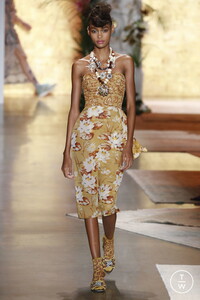 anna-sui-ss19-0022-d2f471.thumb.jpg.08765a1a8987fa7761810f94b540440c.jpg