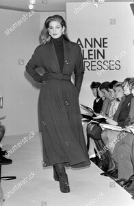 anne-klein-dresses-fall-1989-ready-to-wear-fashion-show-shutterstock-editorial-10443730f.jpg