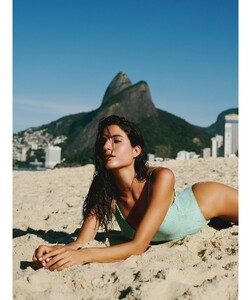 aqua-scales-bella-1pc-lifestyle-3_673.jpg