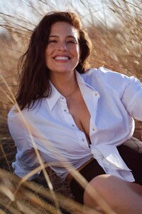 ashley-graham-harper-s-bazaar-uk-july-2020-cover-and-photos-4.jpg