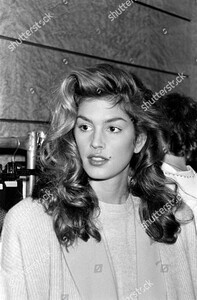 backstage-beauty-preparation-from-the-calvin-klein-collection-fall-1992-ready-to-wear-fashion-show-new-york-shutterstock-editorial-10453609dm.jpg