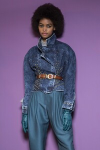 backstage-defile-alberta-ferretti-automne-hiver-2018-2019-milan-coulisses-27.thumb.jpg.ba6e925881947850e6f45faeb2971519.jpg