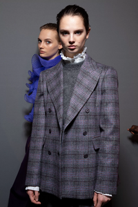 backstage-defile-alberta-ferretti-automne-hiver-2020-2021-milan-coulisses-386.thumb.jpg.85e83662378a033e08ad0436f37a43bc.jpg