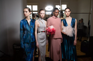 backstage-defile-altuzarra-automne-hiver-2020-2021-paris-coulisses-105.thumb.jpg.92bff7c74e41abb05c33565adb816be5.jpg