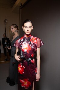 backstage-defile-altuzarra-automne-hiver-2020-2021-paris-coulisses-113.thumb.jpg.8acab626e0530d54253d876dda712525.jpg