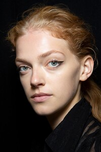 backstage-defile-altuzarra-printemps-ete-2020-paris-coulisses-149.thumb.jpg.94a39c432bfca04240cff41dae32649b.jpg