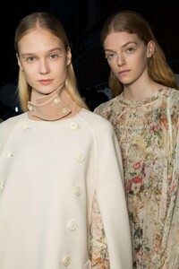 backstage-defile-beautiful-people-automne-hiver-2019-2020-paris-coulisses-52.thumb.jpg.f62b85616faa015986a220670906153f.jpg