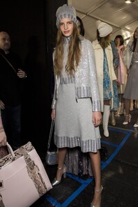 backstage-defile-blumarine-automne-hiver-2018-2019-milan-coulisses-104.thumb.jpg.6087824453722e6d0464d349df123447.jpg