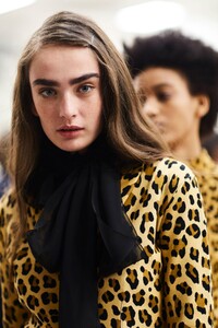 backstage-defile-blumarine-automne-hiver-2019-2020-milan-coulisses-110.thumb.jpg.d7b6ca92982a2e73e540dd1df8634462.jpg