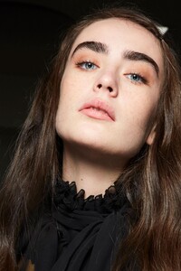 backstage-defile-blumarine-automne-hiver-2019-2020-milan-coulisses-19.thumb.jpg.ed59bcc285cc041de0e83be6cd526d37.jpg