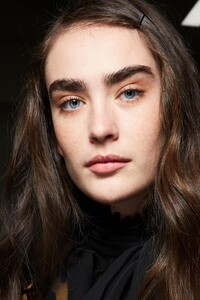 backstage-defile-blumarine-automne-hiver-2019-2020-milan-coulisses-20.thumb.jpg.1004dc94d92fa22d56ef2f619bea74be.jpg