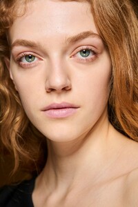backstage-defile-blumarine-automne-hiver-2019-2020-milan-coulisses-220.thumb.jpg.13ee8559f04c81573d27cc10a0969eb2.jpg