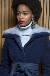 backstage-defile-brandon-maxwell-automne-hiver-2018-2019-new-york-coulisses-39.thumb.jpg.5cef388e4fe0039a2d9540c62c091519.jpg