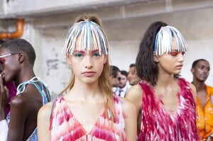 backstage-defile-byblos-printemps-ete-2019-milan-coulisses-142.thumb.jpg.5241f875b8122ce7c2b029a4b666f61f.jpg