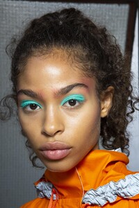 backstage-defile-byblos-printemps-ete-2019-milan-coulisses-62.thumb.jpg.33734c386f102ed625ada97c8b2df3ee.jpg