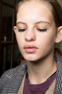 backstage-defile-carven-automne-hiver-2018-2019-paris-coulisses-110.thumb.jpg.e09173cede053ed2f4b6495f0581e674.jpg