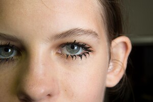 backstage-defile-carven-automne-hiver-2018-2019-paris-coulisses-112.thumb.jpg.2650bbf2a08953590707d03aa3ddafba.jpg