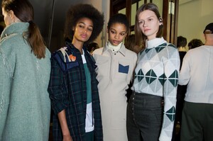 backstage-defile-carven-automne-hiver-2018-2019-paris-coulisses-44.thumb.jpg.2057008e57433c53f397024fa8c96d65.jpg