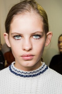 backstage-defile-carven-automne-hiver-2018-2019-paris-coulisses-66.thumb.jpg.a173eb2df3217d79a187599235faebdc.jpg