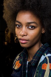 backstage-defile-carven-automne-hiver-2018-2019-paris-coulisses-82.thumb.jpg.1a773217a7e2d04834060ed140551d6f.jpg