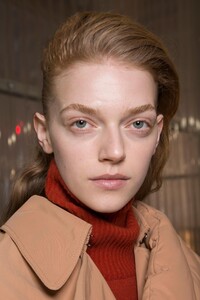 backstage-defile-cedric-charlier-automne-hiver-2019-2020-paris-coulisses-17.thumb.jpg.ac0cfa82bc449b591bfabd0901812e3b.jpg