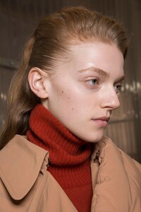 backstage-defile-cedric-charlier-automne-hiver-2019-2020-paris-coulisses-18.thumb.jpg.2896bf938389a563b7b60d3ba5ab973e.jpg