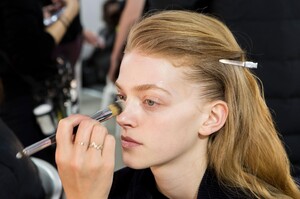 backstage-defile-cedric-charlier-automne-hiver-2019-2020-paris-coulisses-46.thumb.jpg.d870adae48b86115549cb7ddf8aea024.jpg